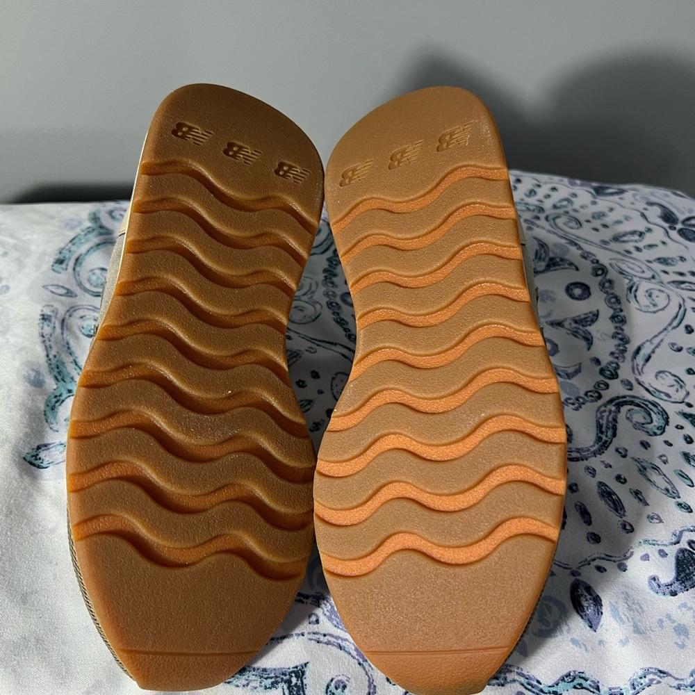 New Balance Shoes - Picture 5 of 5